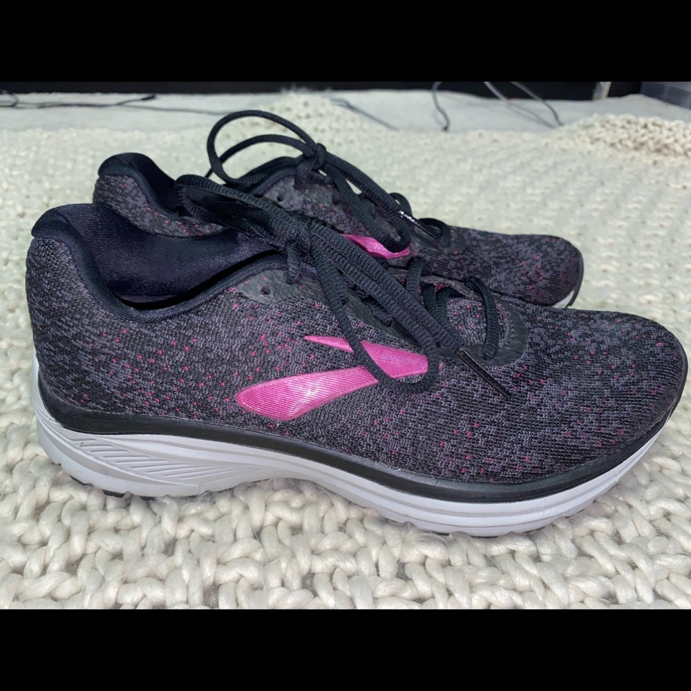 Womens brooks